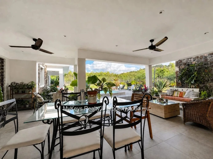 3-Bedroom Contemporary Villa – Tamarin