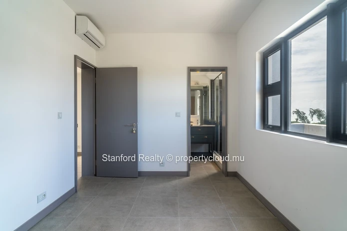 Luxury 3-Bedroom Penthouse with Private Plunge Pool & Sea View - St Antoine