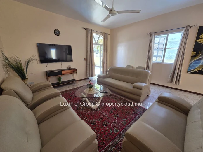 Elegant 300 m² Fully Furnished Villa in Pereybere