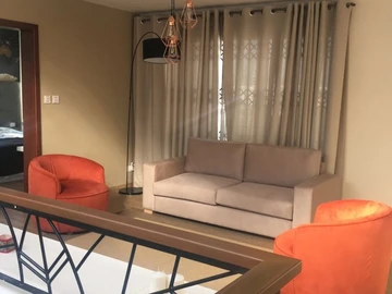 6 Bedroom House