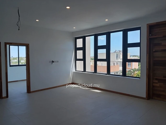 À VENDRE – PENTHOUSE NEUF 180 m² – CENTRE GRAND BAIE