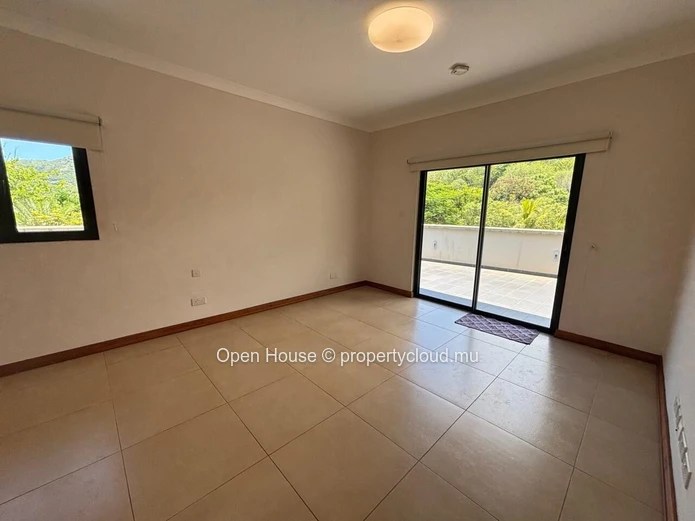 Villa PDS de 497 m² avec piscine à vendre à Rivière Noire