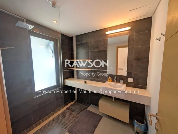 Magnifique Penthouse 3 Chambres En-Suit | Piscine De Style Lagon | Mont Choisy | € 720,000