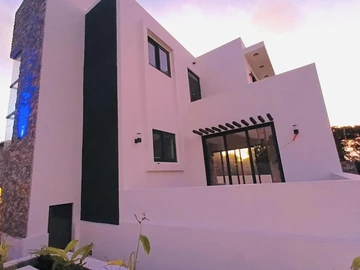 4 Bedroom Villa