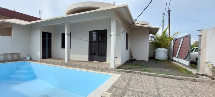 Modern one level house for rent in Mont Choisy 
