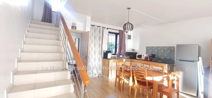 3-bedroom triplex with sea and mountain views - Sold furnished and equipped