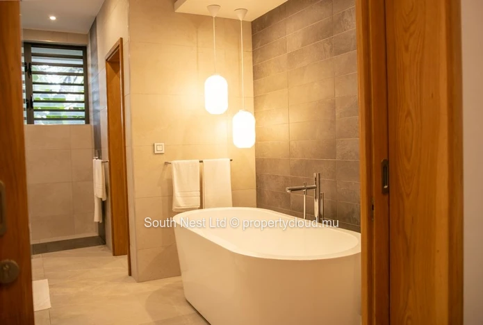 Villa design exclusive avec 5 chambres et vue imprenable sur les montagnes