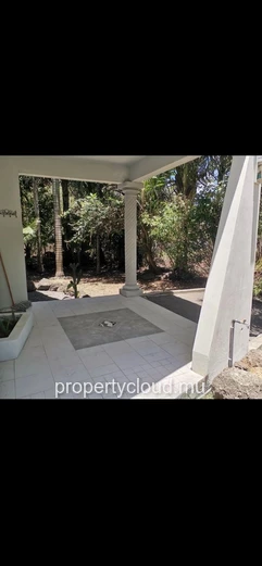 Duplex d’exception 120 m² avec jardin paysager de 170 m² à The Vale– Bien rare et atypique