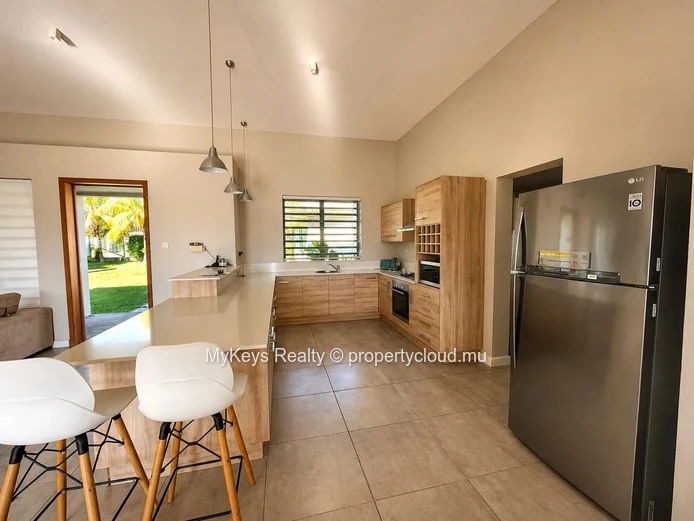 Panoramic Mountain Views - Expansive Landscaped Grounds - Absolute Privacy - Pet Friendly