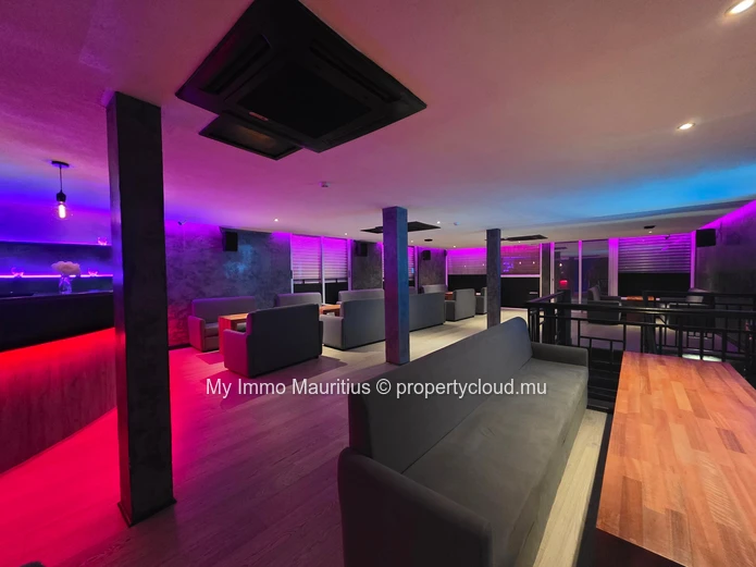 Restaurant & Pub + 5 Studios – Grand Baie Center