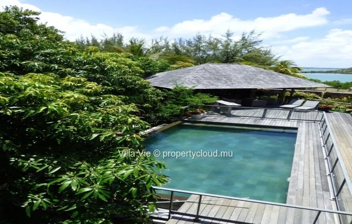 Mellville - 4-Bedroom Oceanfront Villa