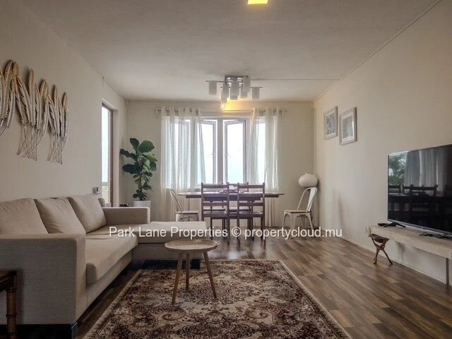 Appartement moderne et bien entretenu de 2 chambres avec terrasse à Floréal