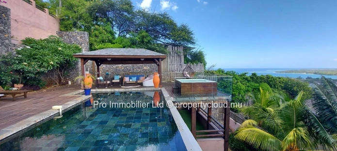 Magnifique Villa à Vendre dans la Prestigieuse Région de Tamarin, Riviere Noire.