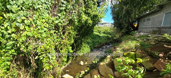 Terrain à Trianon en Bordure de Rivière 