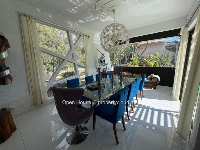 Villa 4 chambres de 365 m² à vendre à Balaclava avec jardin