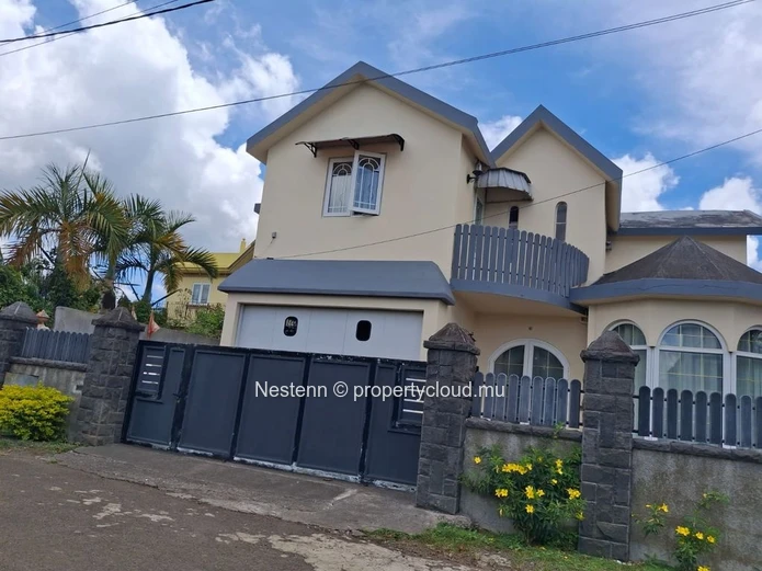 Traditional single-storey villa in La Marie with 3 bedrooms 2 bathrooms separate kitchen TV room garage and fenced ga...