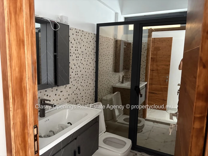 Marble-Floored 3-Bed Penthouse in Highlands, Vacoas