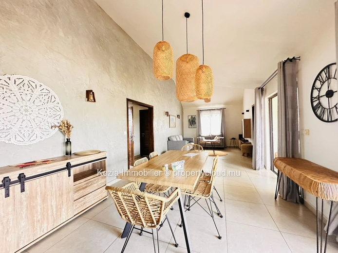 Contemporary Single-Storey Villa (Sole Mandate)