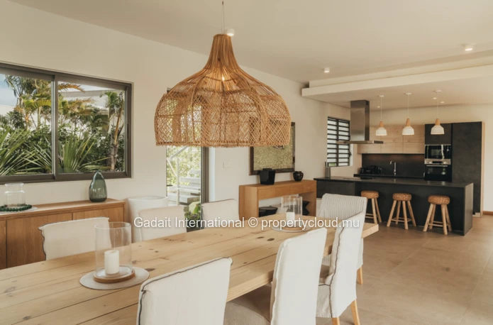 Villa Sunrise : 4 bedroom villa for rent with garden view | Anahita Beau Champ
