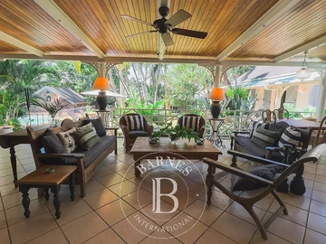 5 Bedroom Villa