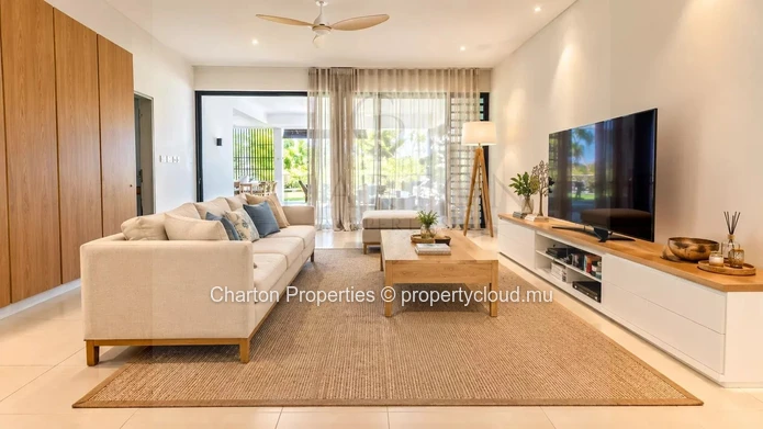 3-bedroom ground-floor apartment in the heart of Rivière Noire's nautical universe