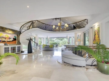 5 Bedroom Villa