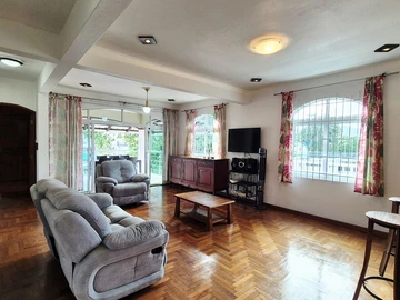 6 Bedroom Apartment