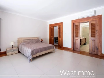 7 Bedroom Villa
