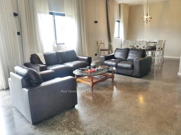 Your Dream Family Home Awaits in the Highlands! 