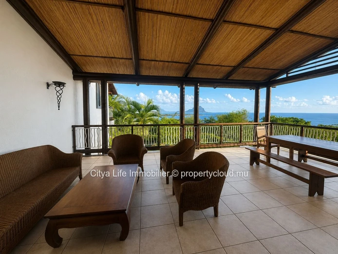 Charmante Maison Familiale avec Piscine et Vue Magnifique