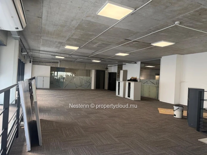 Espaces bureaux de 246m2