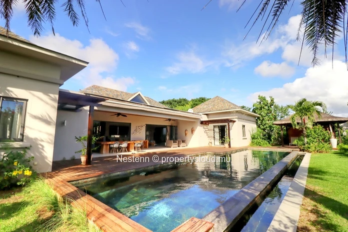Luxueuse villa de 5 chambres avec piscine privée dans une résidence sécurisée. 