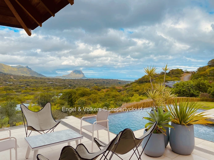Extraordinary Villa in Petite Riviere Noire