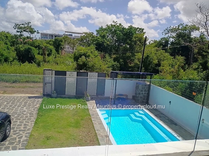 Newly built 4-bedroom luxury villa with pool in Calodyne – 3 minutes from the beach   | Land 10 perches | 210 m² buil...