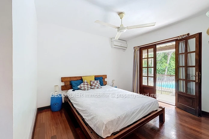 A Spacious House with a Swimming Pool in Saint-Antoine