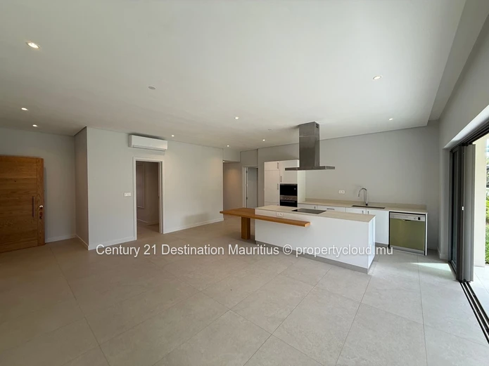 Ground Floor Corner Apartment | La Pointe | Pointe aux Canonniers | 130m²