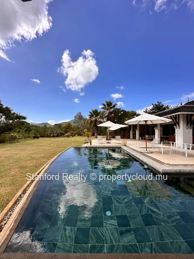 Villa à vendre - 5 chambres, Tamarina Golf Estate, Tamarin, côte Ouest