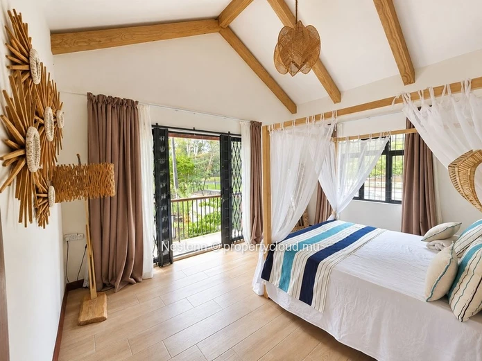 Élégante villa de 3 chambres avec piscine à débordement 