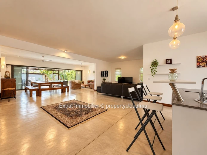 Stunning Renovated 3-Bedroom Ensuite Villa with Private Pool – Pereybere