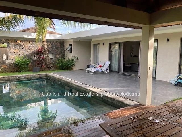 Grand Baie – Élégante villa de 4 ch avec piscine en roche volcanique