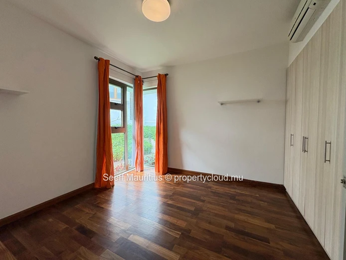 Renovated 3-bedroom apartment with sea & Le Morne views