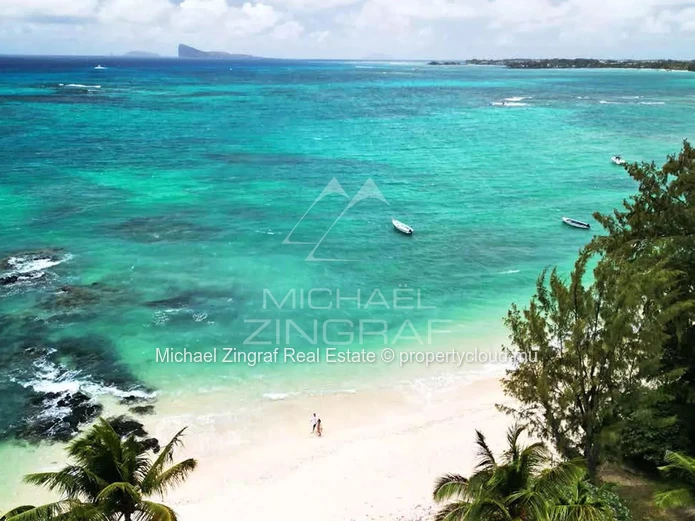 3-Bedroom Penthouse with Direct Rooftop Access – Pointe aux Canonniers
