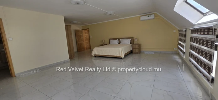 Penthouse de luxe 4 chambres avec vue sur l'océan et grande terrasse – Flic en Flac | Rs 80,000