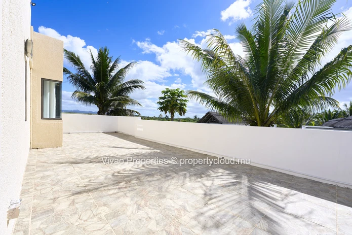 Villa en face de la plage à louer à Belle Mare, 279m², 4 chambres, piscine privée, vue mer, Rs 95 000.