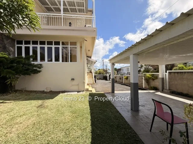 Maisons / Villas - 10 chambres - Quatre Bornes