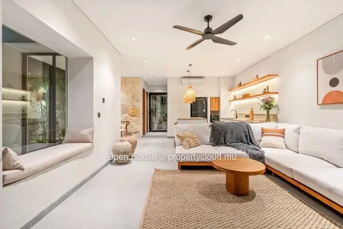 Local Market - Stunning 3-Bedroom Balinese Villa in Pereybere Area, Deco Pack included.
