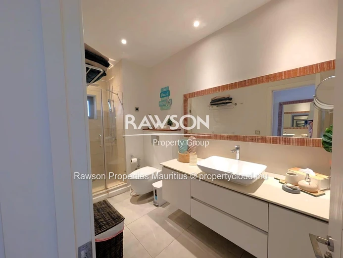 2-Bedroom Penthouse Mid-Term Rental | Pereybere | Mur 250,000/Month | Private Rooftop Pool | Seaview