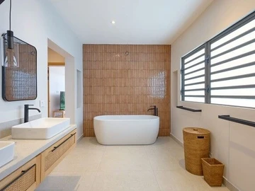 5 Bedroom Villa