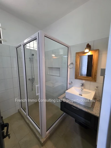 Belle villa moderne de 4 chambres a mon choisy