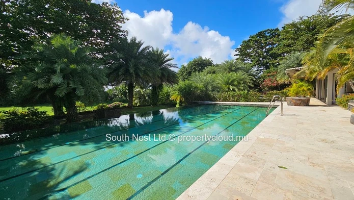 Villa of 8 bedroom at prestigious Golf Estate 